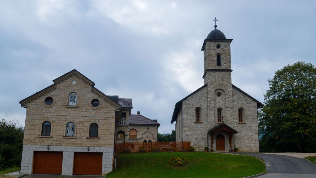 Krupski slapovi i okolina Krupe (vodenice, izvor, manastir i vijekovi istorije)