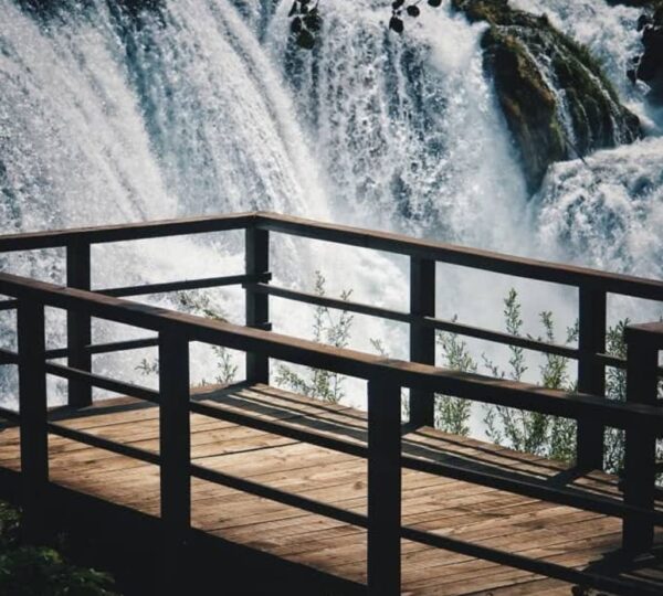 Rijeka Una – Vodopadi, rafting i Nacionalni park koji morate posjetiti