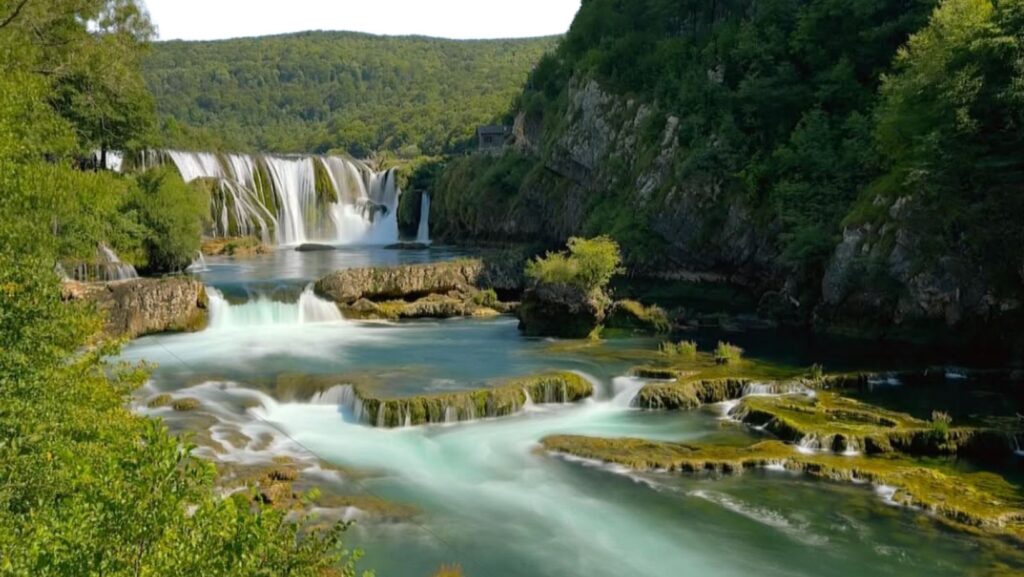 Rijeka Una - Vodopadi, rafting i Nacionalni park koji morate posjetiti